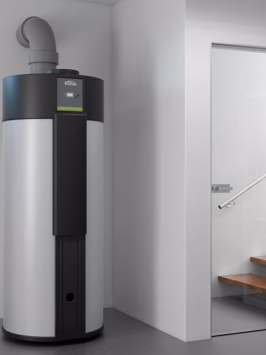 Wärmepumpen- oder Warmwassersystem in einem Hauswirtschaftsraum.