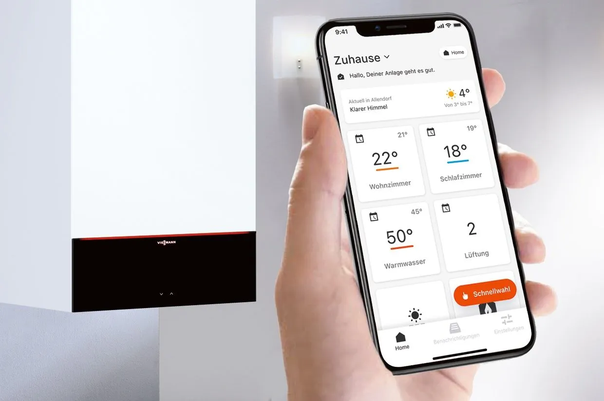 Wandhängendes Gas-Brennwertgerät, das sich per ViCare-App auf dem Smartphone steuern lässt.